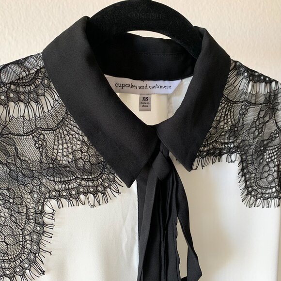 ๐ค Cupcakes and Cashmere Black & White Lace Blouse โ Feminine & Chic! ๐ค - Picture 3 of 4